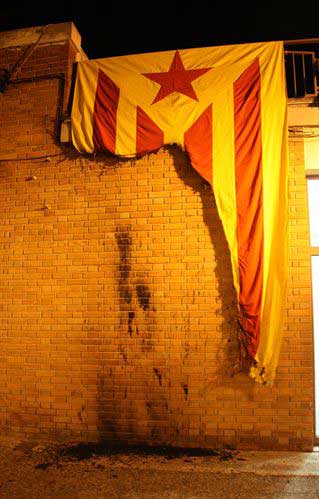bandera+separatista+catalana+quemada.jpg