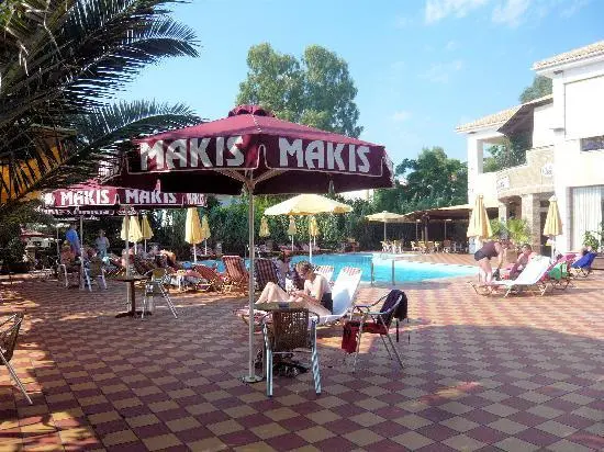 makis-pool-area-plenty.jpg