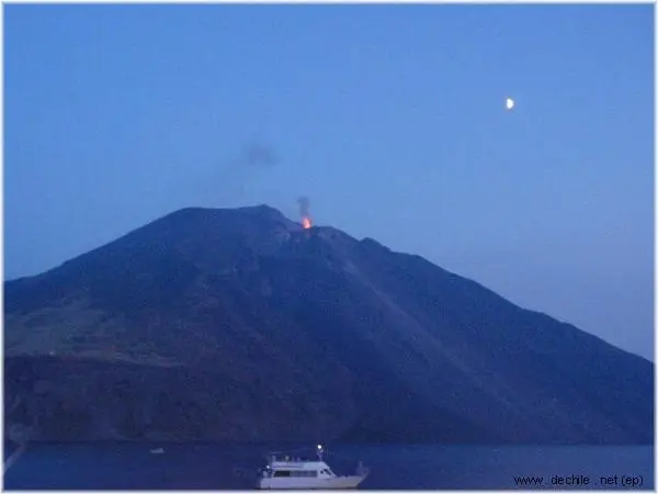 Volcan-Estromboli.jpg