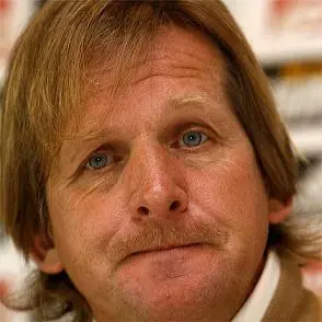 schuster-molesto.jpg