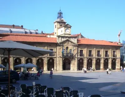 ayuntamiento-aviles-plaza.JPG
