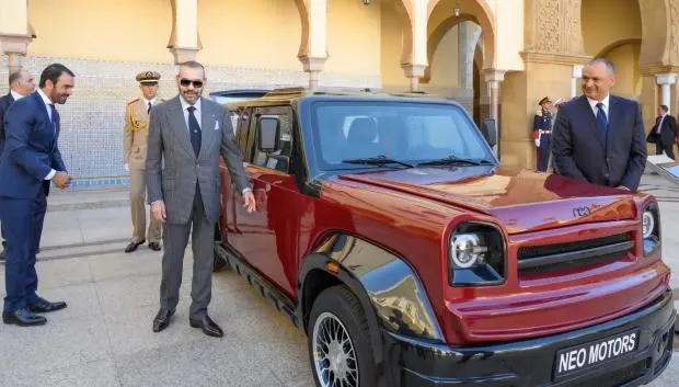 Mohamed VI durante la presentación de los modelos Namx y Neo Motors