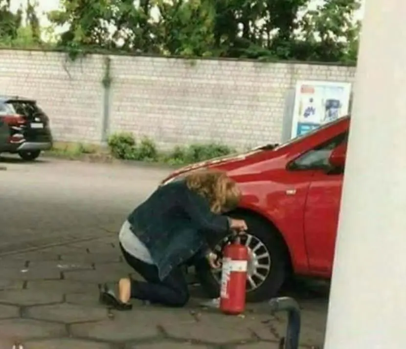 e9PNHOK.jpg