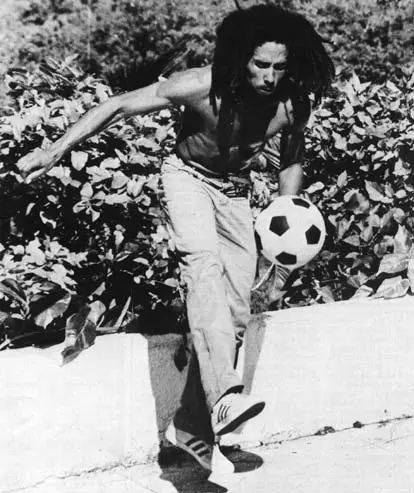 bob-marley-football-3.jpg