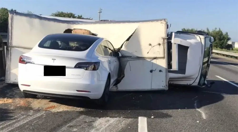 Tesla Autopilot Accidentes