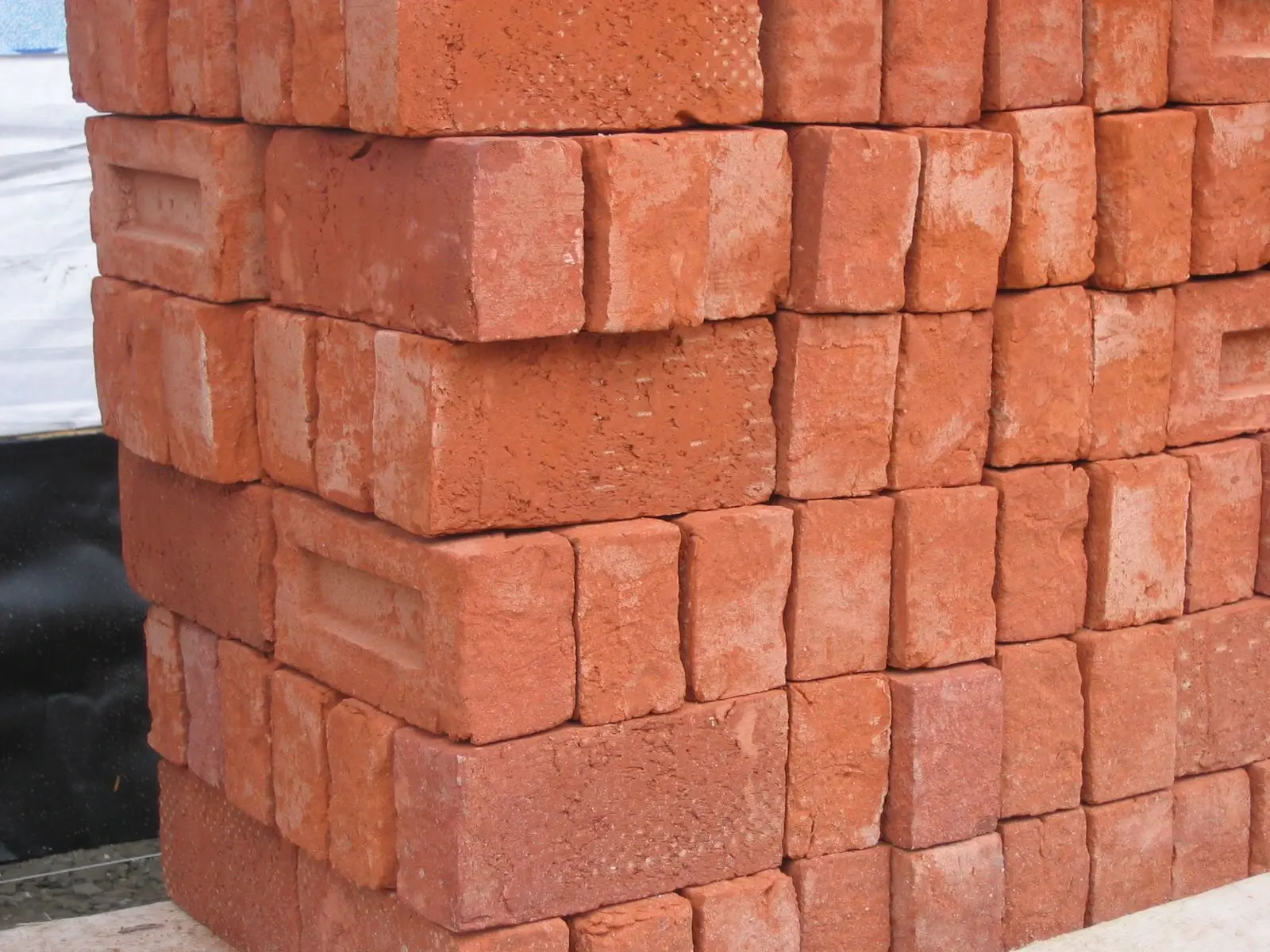 Stapel_bakstenen_-_Pile_of_bricks_2005_Fruggo.jpg