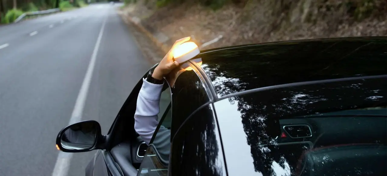 dgt-baliza-luz-emergencia-v-16-3-jpeg-1440x655c.jpg