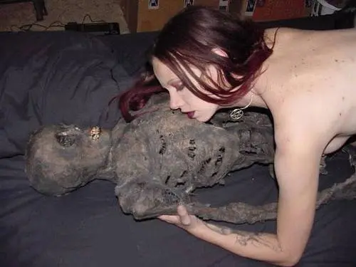 tumblr_na28grkzsz1rr8iyzo1_500.jpg