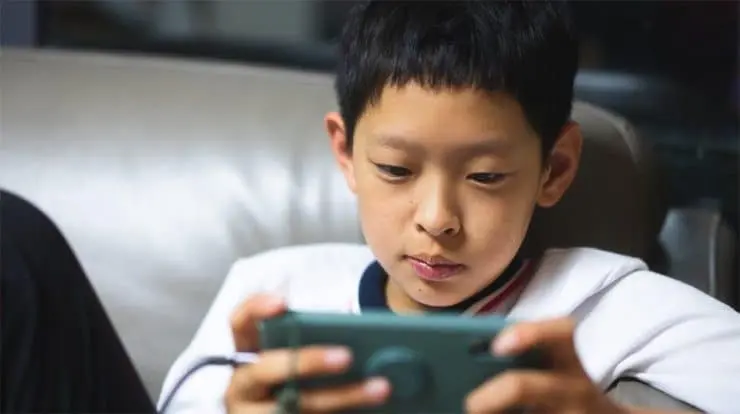 China smartphone niño