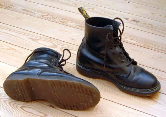 Dr_Martens%2C_black%2C_old.jpg