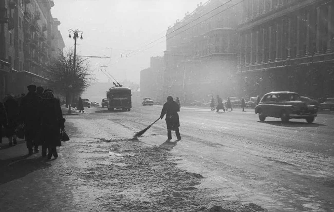  La calle Gorki, actualmente conocida por su nombre histórico, Tverskaia.